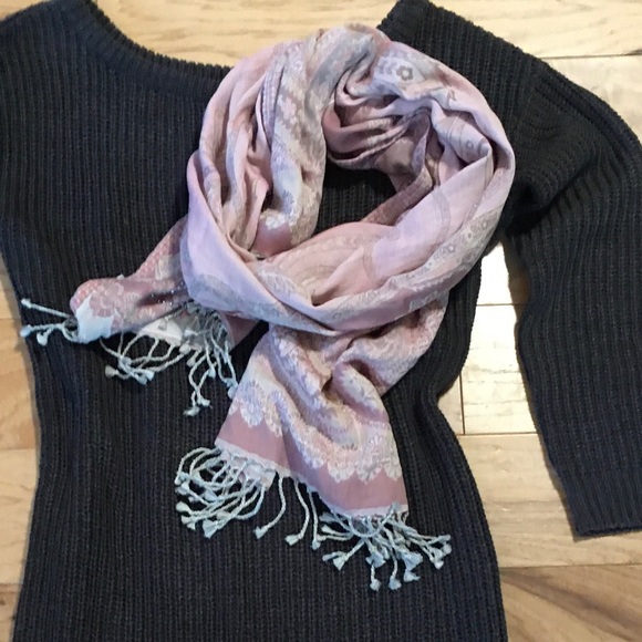 SCARF - Picture 1 of 7